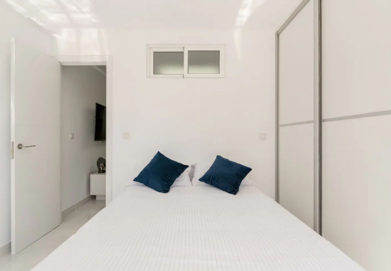 Apartamento en San Bartolomé de Tirajana - Home2Book Design Playa del Inglés, Pool & Wifi