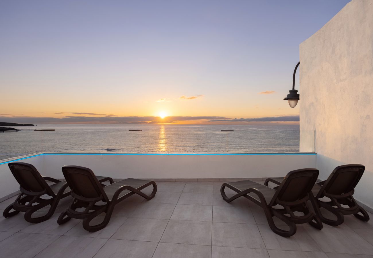 Casa en Arico - Home2Book Window to the Sea