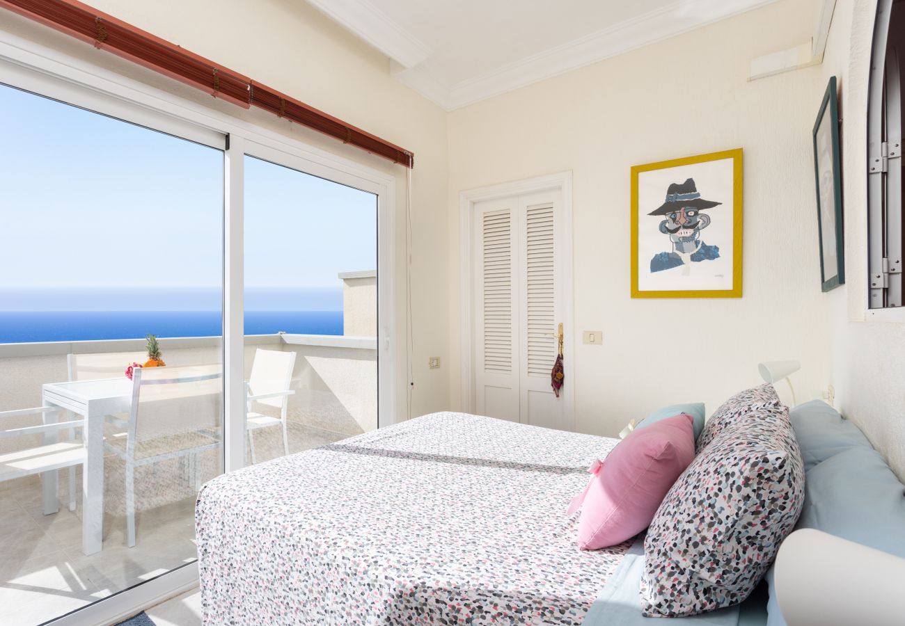 Apartamento en Santa Cruz de Tenerife - Home2Book Beach Front Las Gaviotas