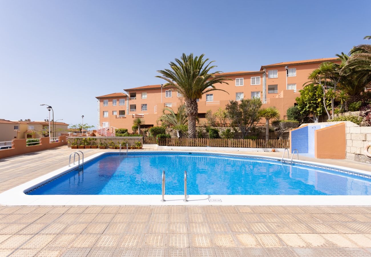 Apartamento en Candelaria - Home2Book Sunny & Quiet Beach House, Pool