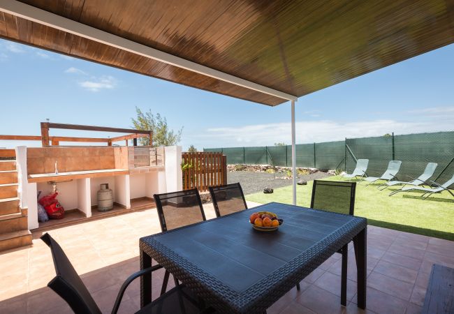 Casa en Lajares - Home2Book Comfy Casa Papá, Sunny Terrace With BBQ