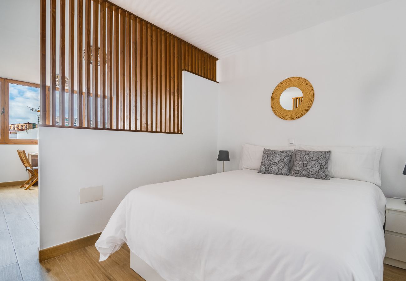 Apartamento en Las Palmas de Gran Canaria - Home2Book Charming Sea Side Las Canteras, Pool