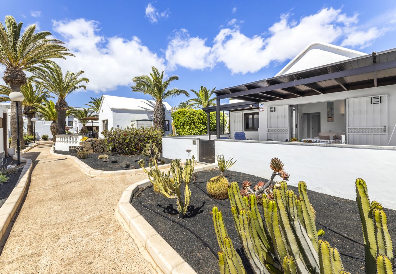 Casa en Costa Teguise - Home2Book Design House Bastian Beach Costa Teguise