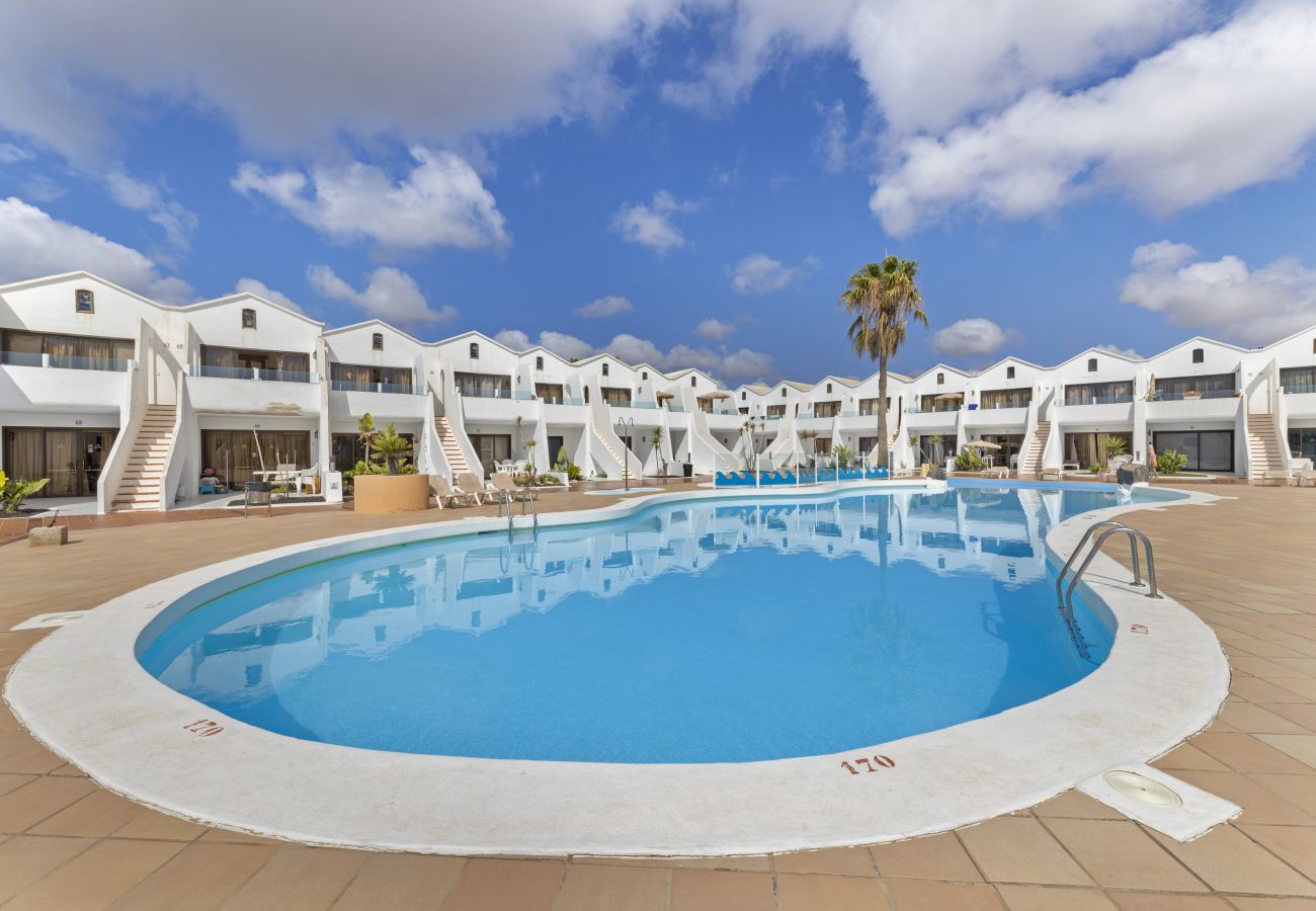 Apartamento en Costa Teguise - Home2Book Stunning Sea and Pool Apartment, Costa Teguise