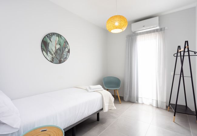 Apartamento en Candelaria - Home2Book Stunning Sea Front Caletillas, Pool