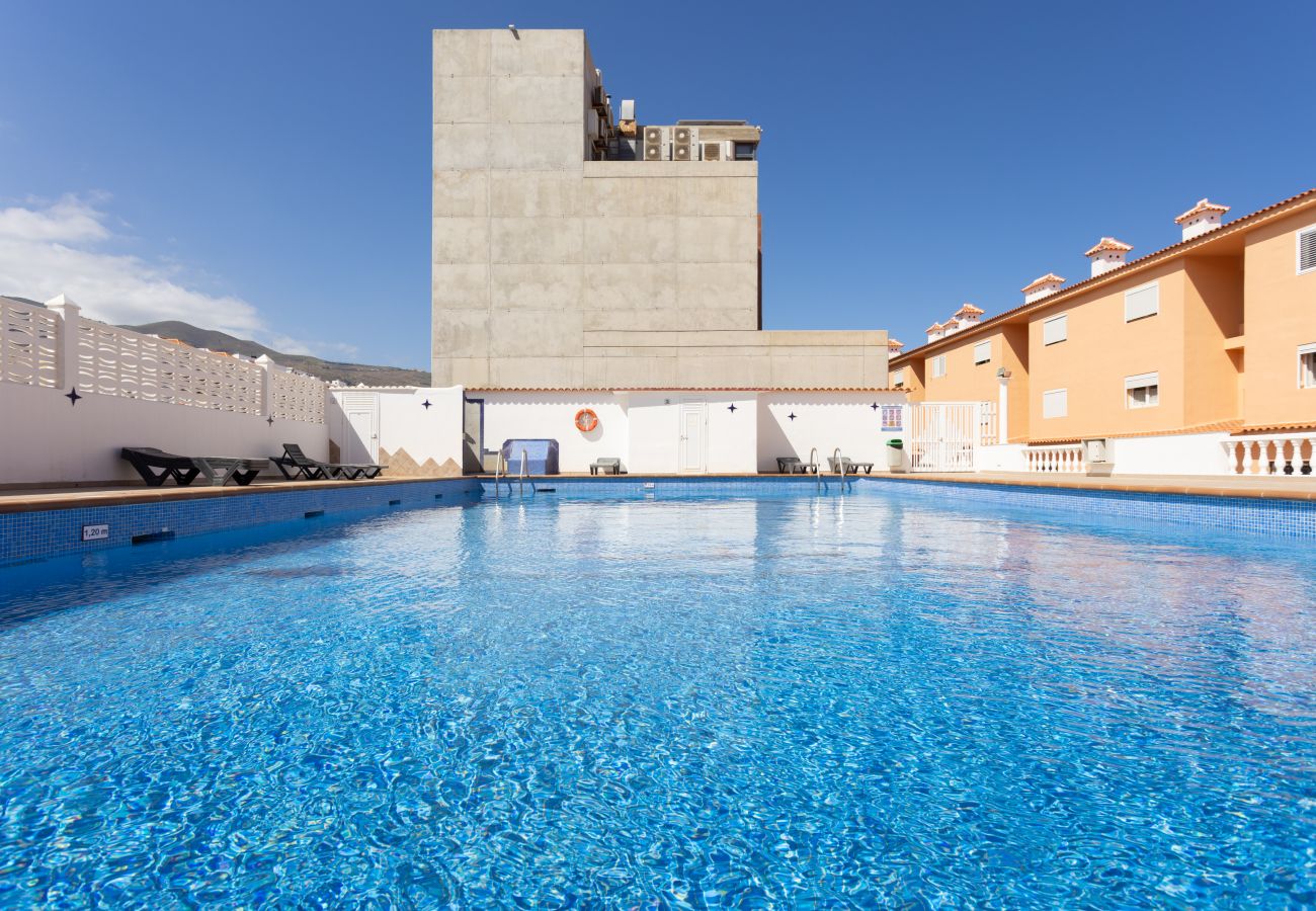Apartamento en Candelaria - Home2Book Stunning Sea Front Caletillas, Pool