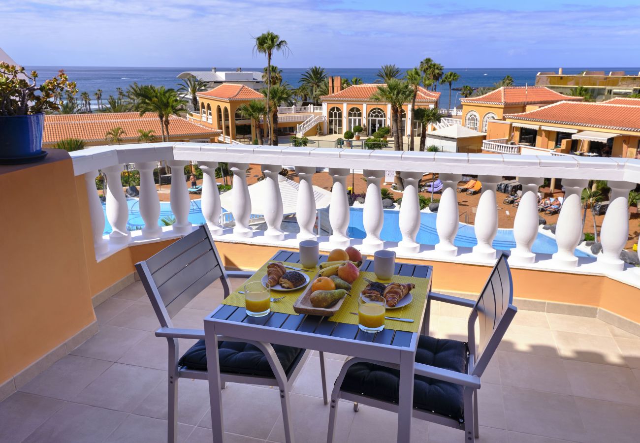 Apartamento en Los Cristianos - Home2Book Modern Design Seaview Apt, Pool&Terrace