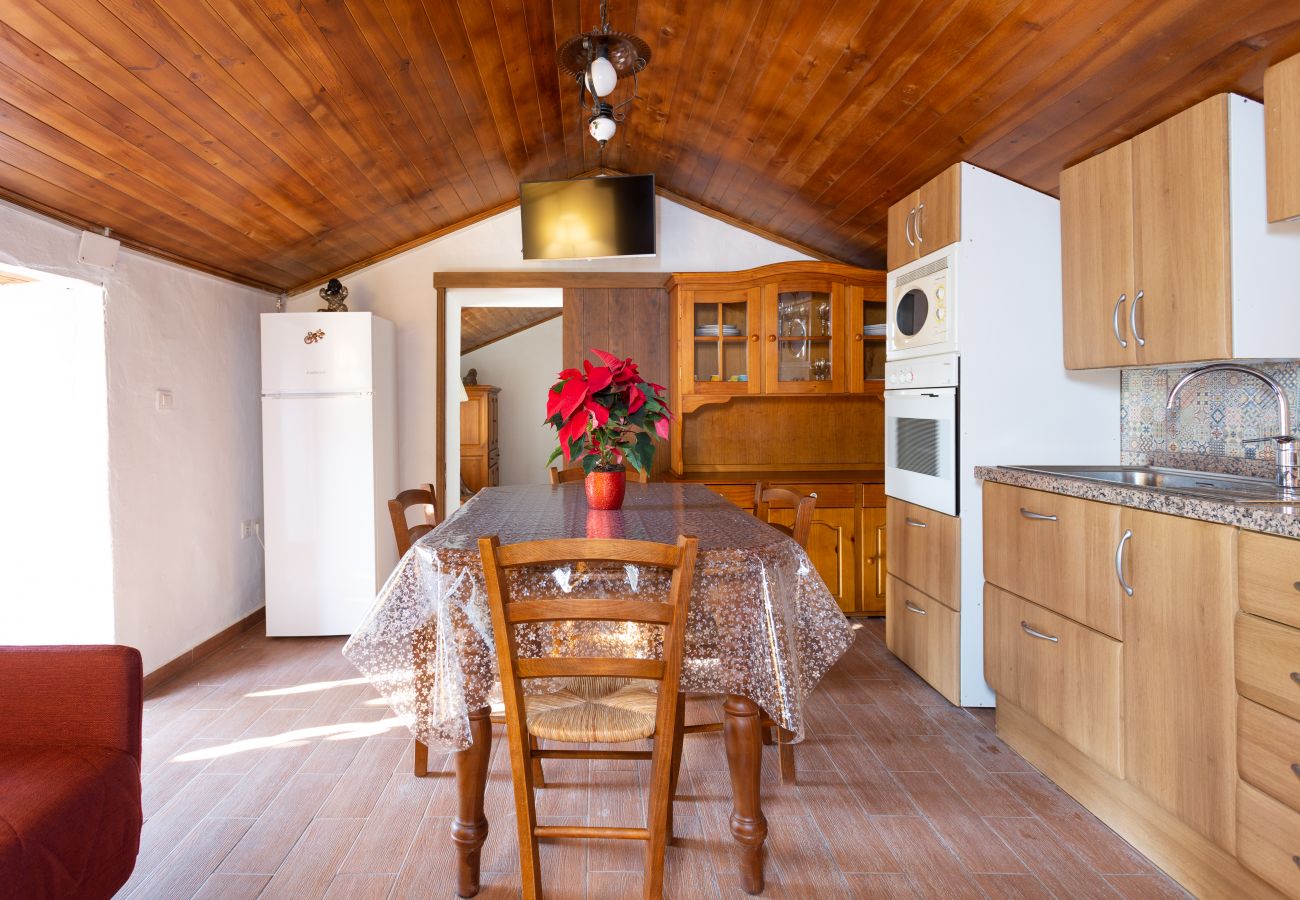 Cottage in Buenavista del Norte - Home2Book Rustic House orchard +Wifi