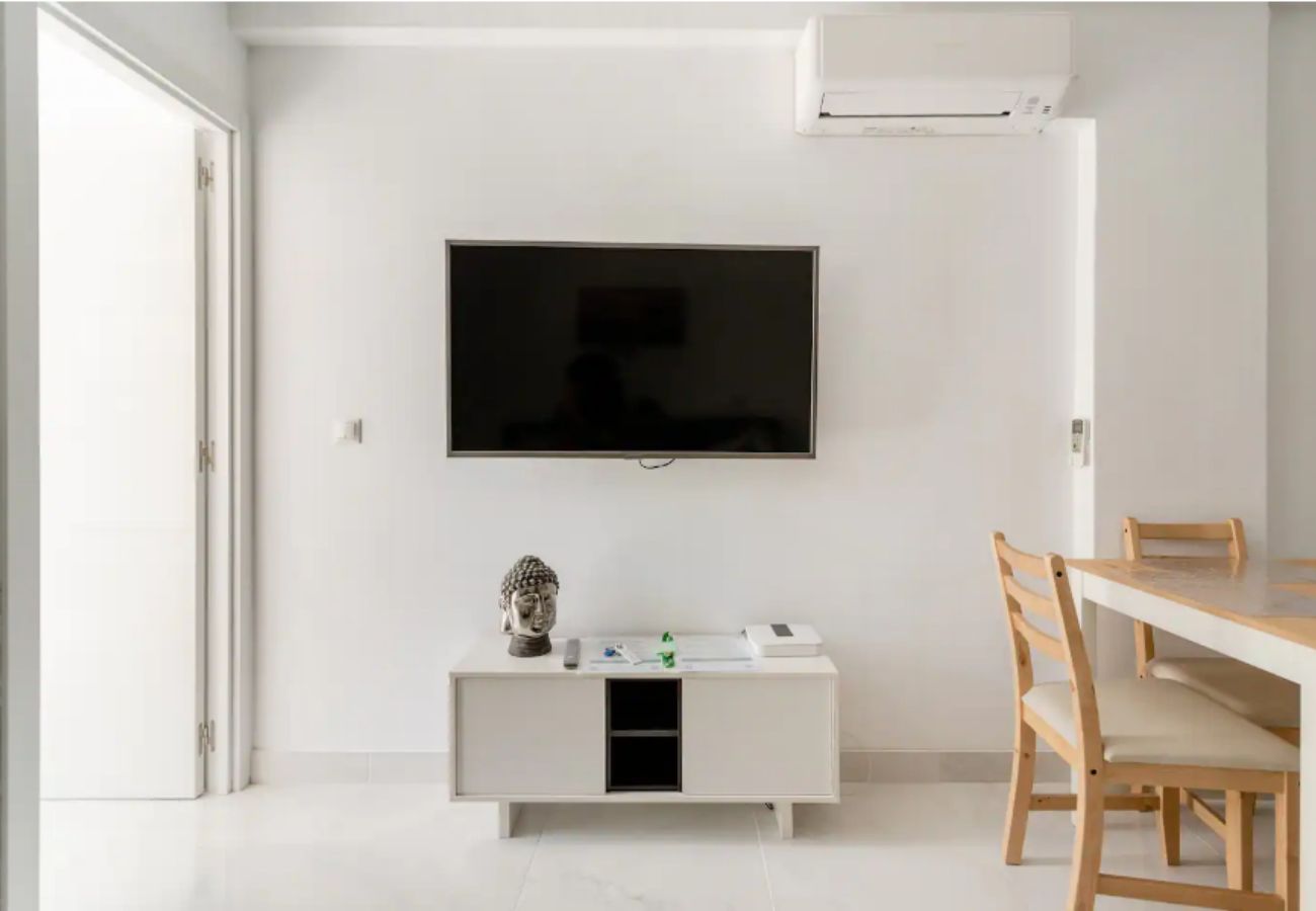 Apartment in San Bartolomé de Tirajana - Home2Book Desing Apartment Playa del Inglés, Pool & Wifi