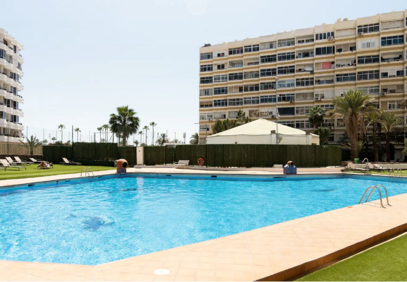 Apartment in San Bartolomé de Tirajana - Home2Book Desing Apartment Playa del Inglés, Pool & Wifi
