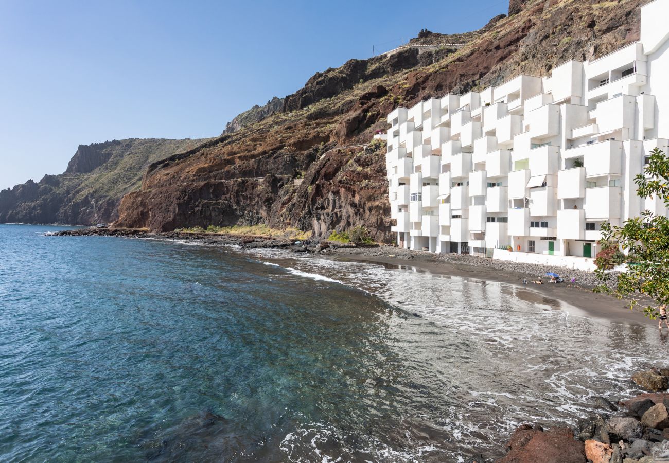 Apartment in Santa Cruz de Tenerife - Home2Book Beach Front Las Gaviotas
