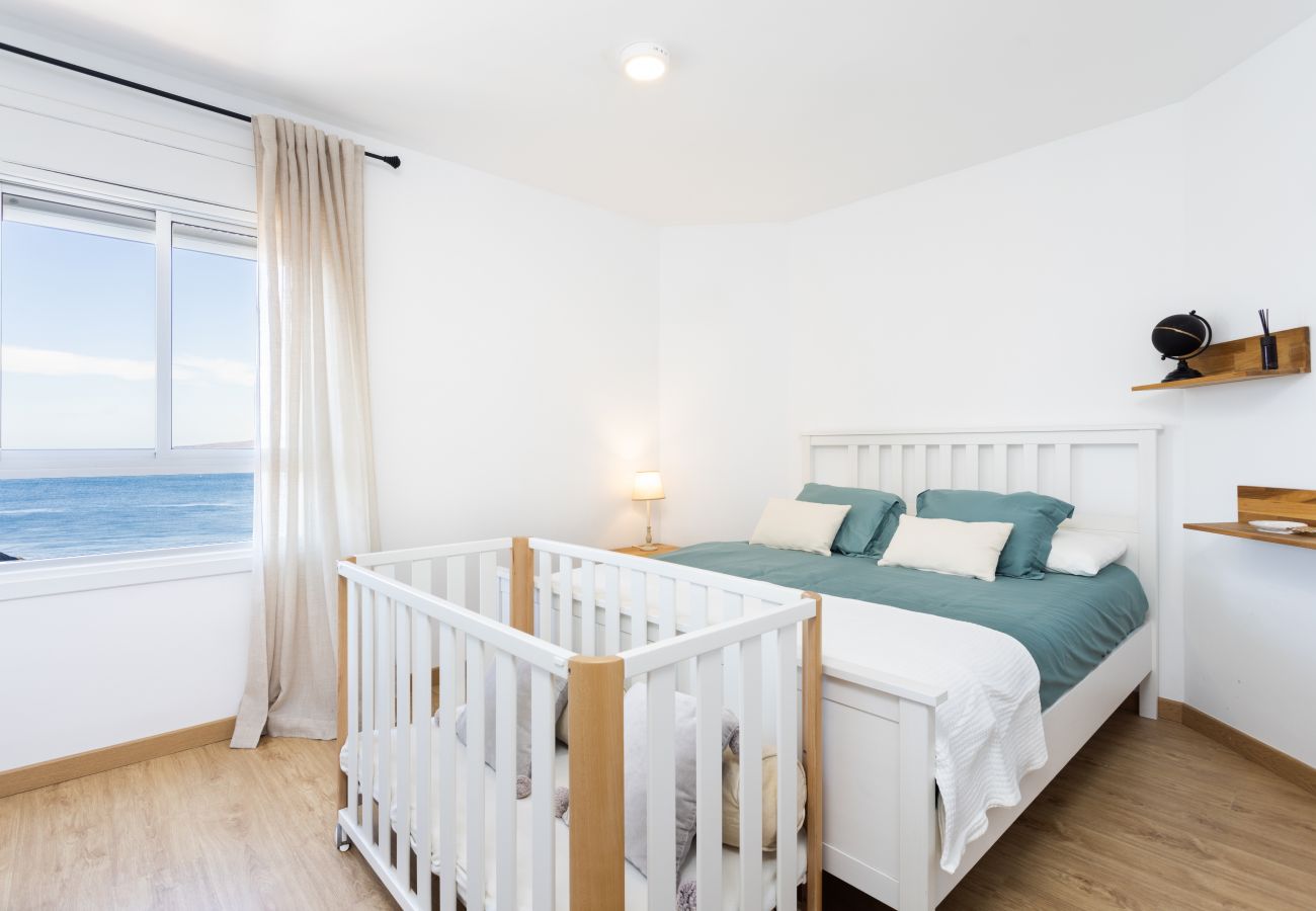 Apartment in Radazul - Home2Book Comfy Beachfront Radazul