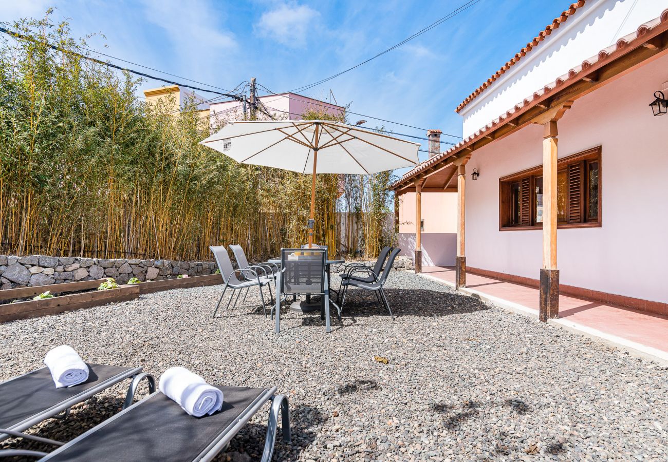 House in Moya - Home2Book Madreselva House, Charming Terrace