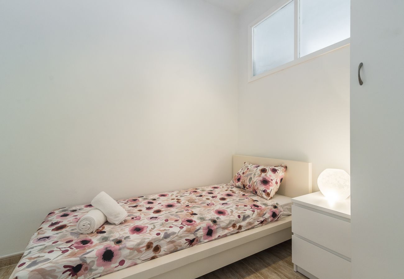 Apartment in Las Palmas de Gran Canaria - Home2Book Charming Apartment La Naval 3 La Isleta