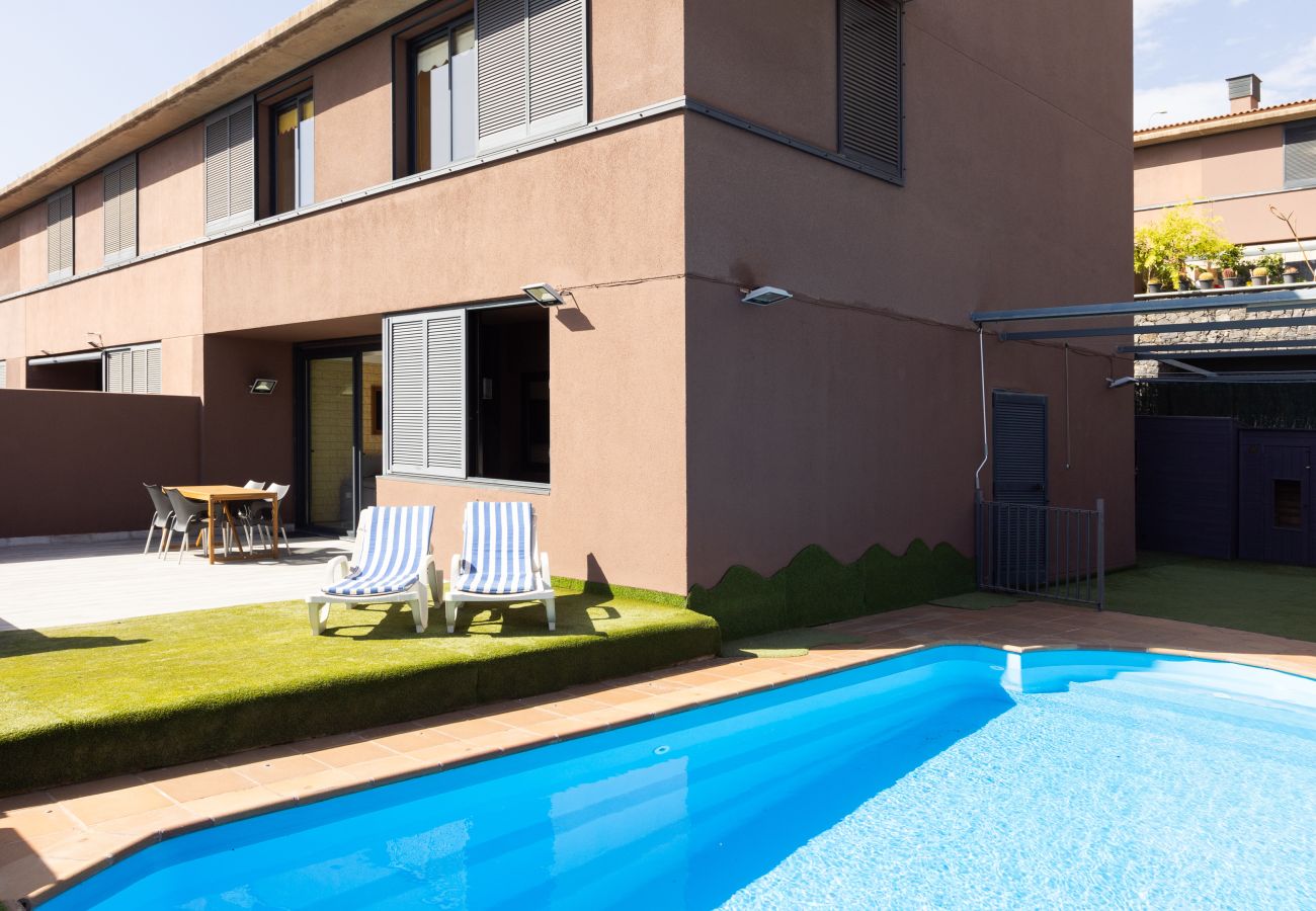 Townhouse in Santa Cruz de Tenerife - Home2Book Charming House Private Pool & Terrace